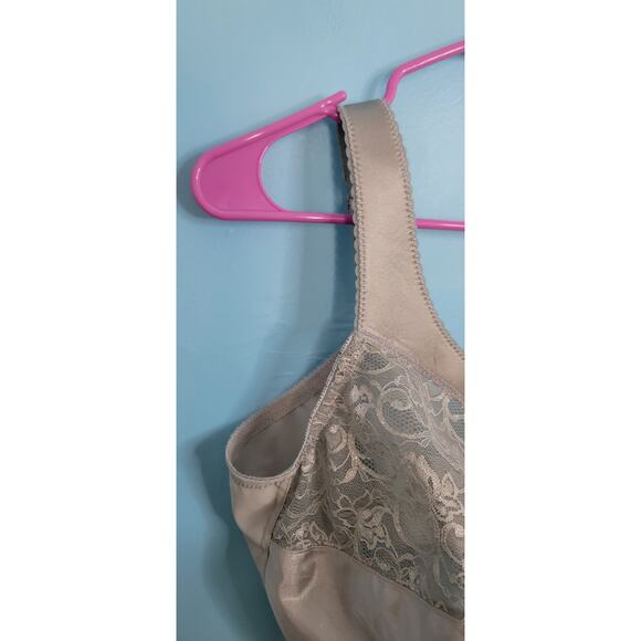 Glamorise 52D Gray Bra with cushion adjustable strap and lace - Picture 4 of 7